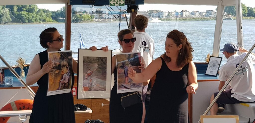 Diane, Julie et Elodie lors d'une conférence sur un bateau